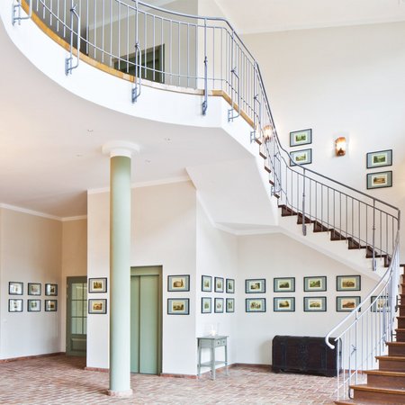 Foyer mit Zugang zum Kranichflug, zur Bachstelze und zum Restaurant Alte Wassermühle sowie der Treppe zu den Hotelzimmern