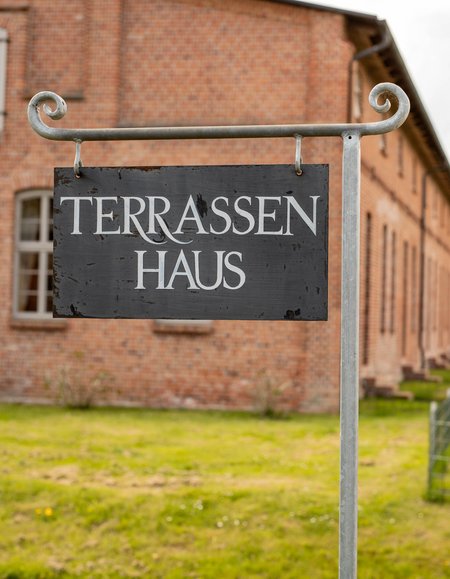 Schild Terassenhaus - Gut Ulrichshusen Mecklenburg Vorpommern