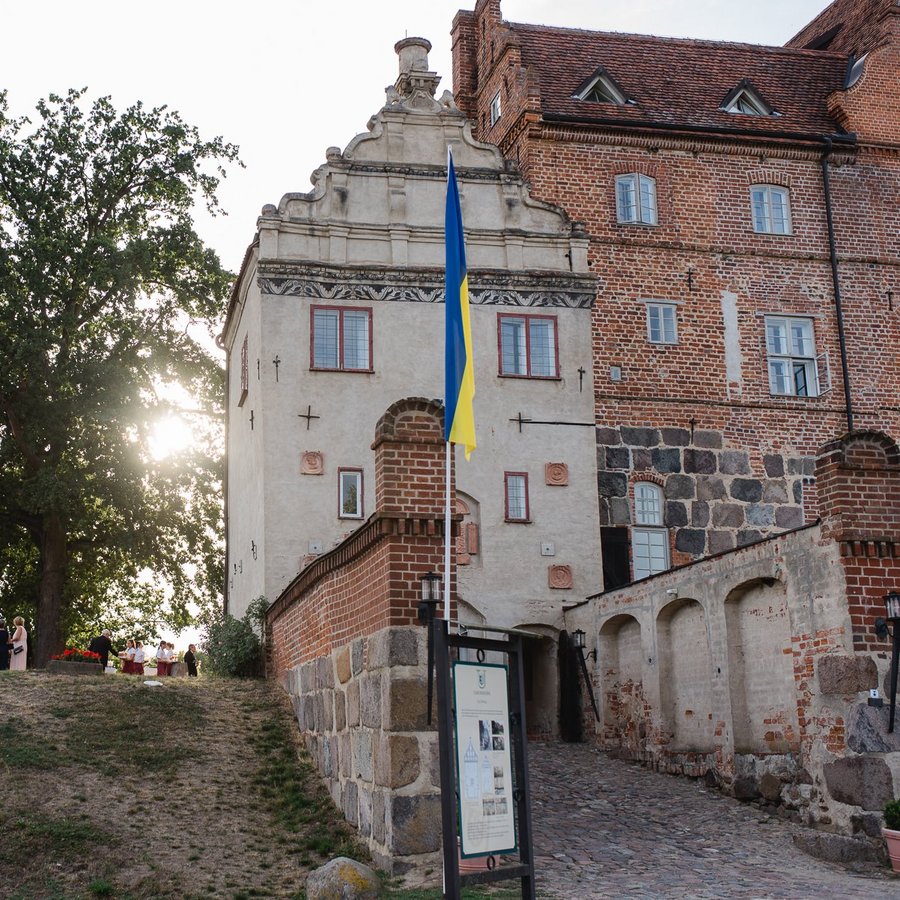 Empfang vor Schloss Ulrichshusen an der Mecklenburgischen Seenplatte
