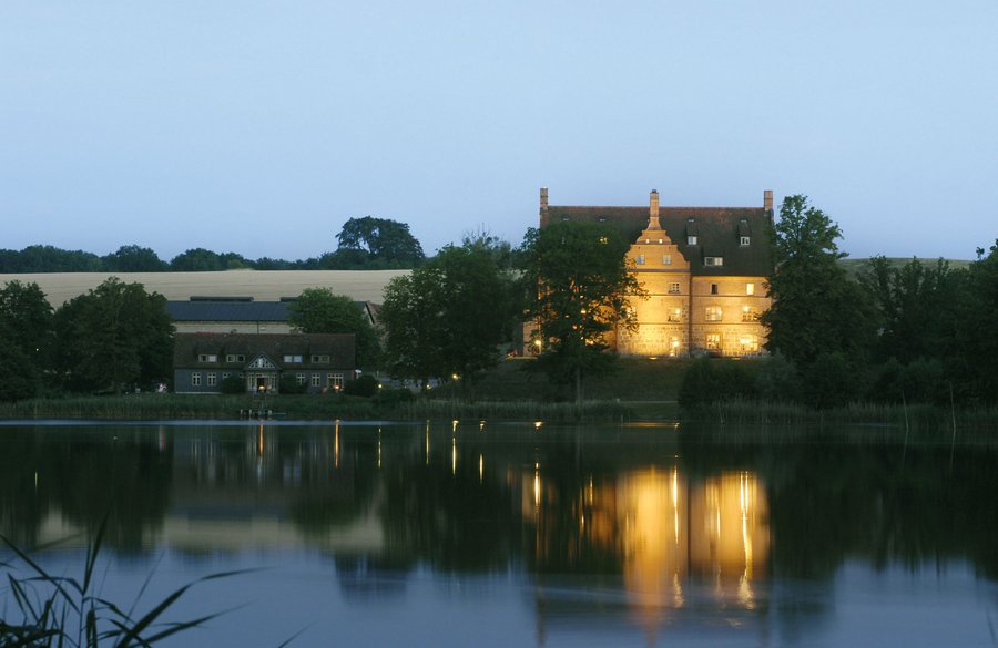 Schloss Gut Ulrichshusen In Der Mecklenburgischen Seenplatte