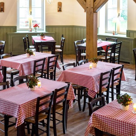 gedeckte Tische in der Alten Wassermühle gedeckte Tische in der Alten Wassermühle