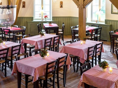 gedeckte Tische in der Alten Wassermühle