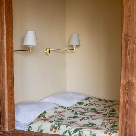 Bett in Ferienwohnung auf dem Gut Ulrichshusen, Mecklenburgische Seenplatte