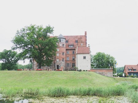 Schloss Ulrichshusen im Sommer