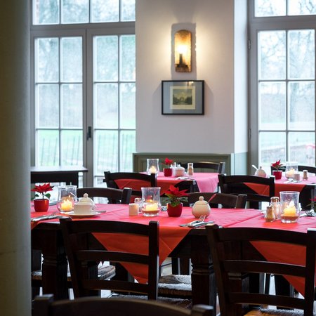 Tisch im Frühstücksraum