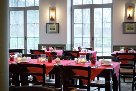 Tisch im Frühstücksraum