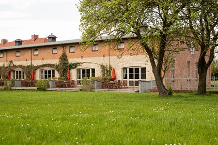 Aussenansicht - Ferienwohnungen im Terassenhaus Gut Ulrichshusen, Mecklenburg  