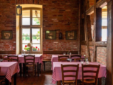 Tische im Restaurant