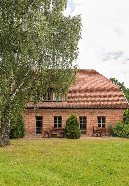 Müllerhaus Aussenansicht - Ferienwohnungen auf Schloss & Gut Ulrichshusen Müllerhaus Aussenansicht - Ferienwohnungen auf Schloss & Gut Ulrichshusen