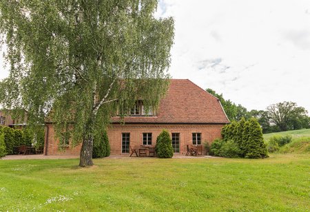 Müllerhaus Aussenansicht - Ferienwohnungen auf Schloss & Gut Ulrichshusen
