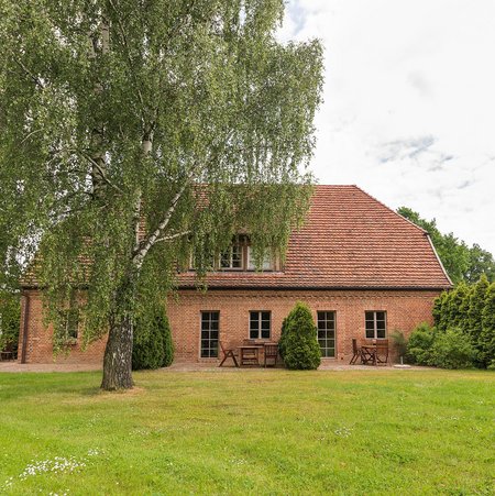 Müllerhaus Aussenansicht - Ferienwohnungen auf Schloss & Gut Ulrichshusen Müllerhaus Aussenansicht - Ferienwohnungen auf Schloss & Gut Ulrichshusen