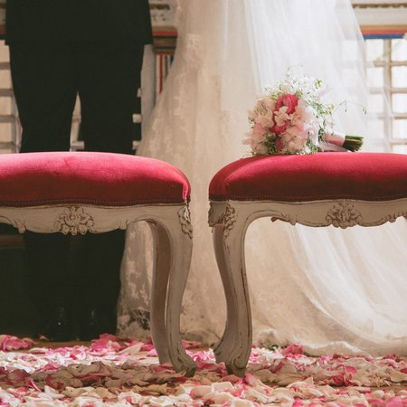 Brautpaar vor dem Altar, kirchliche Trauung in Rambow bei Ulrichshusen