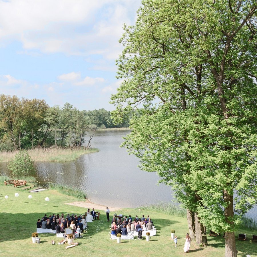 Trauung im Freien am See