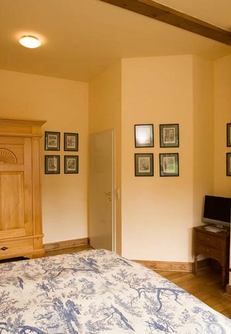 Schlafzimmer in der Ferienwohnung - Müllerhaus, Gut Ulrichshusen Schlafzimmer einer Ferienwohnung im Müllerhaus auf Gut Ulrichshusen in Mecklenburg Vorpommern