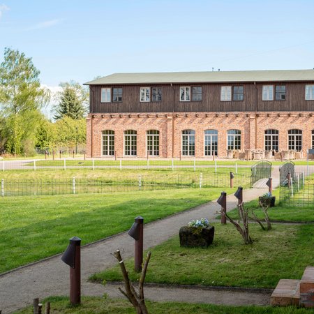 Aussenansicht auf die Ferienwohnungen auf Gut Ulrichshusen, Mecklenburgische Seenplatte