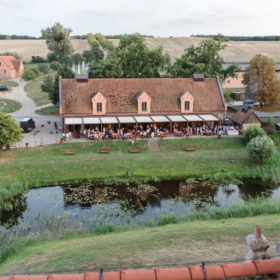 Restaurant mit Terrasse auf Schloss & Gut Ulrichshusen in Mecklenburg Vorpommern