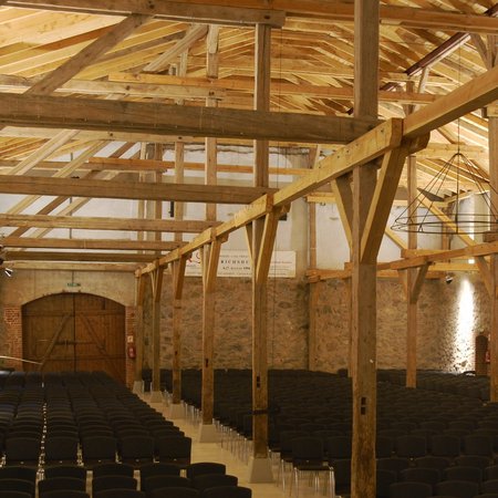 Festspielscheune auf dem Schlossgelände von Ulrichshusen in Mecklenburg Vorpommern Konzertscheune Ulrichshusen an der Mecklenburgischen Seenplatte