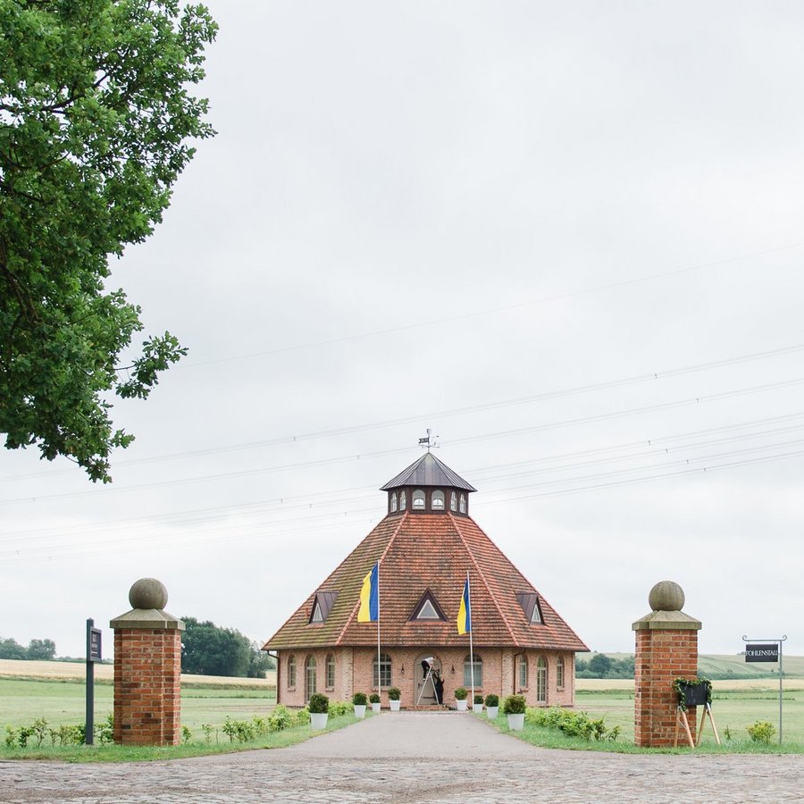 Fohlenstall auf Schloss & Gut Ulrichshusen im Sommer